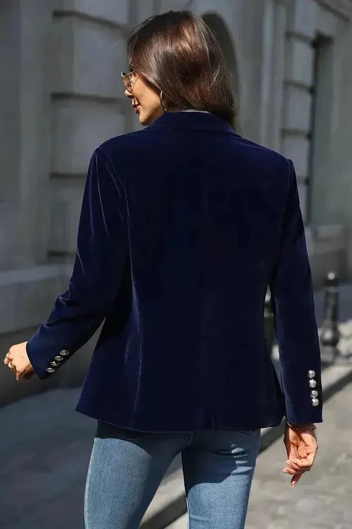 Victoria | Mujer Blazer Estructurado con Botones Dorados