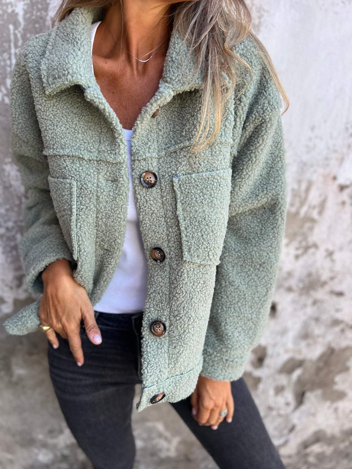 Maya | Mujer Chaqueta Oversize de Aspecto Teddy con Botones