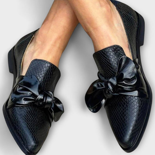 Claudia | Mujer Mocasines en Punta con Detalle de Lazo