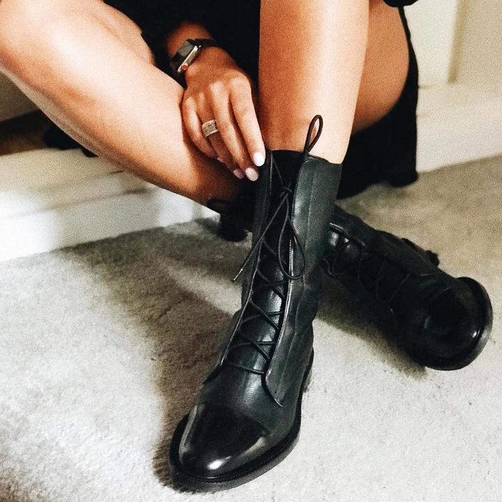 Mila | Mujer Botines con Cordones de Corte Alto