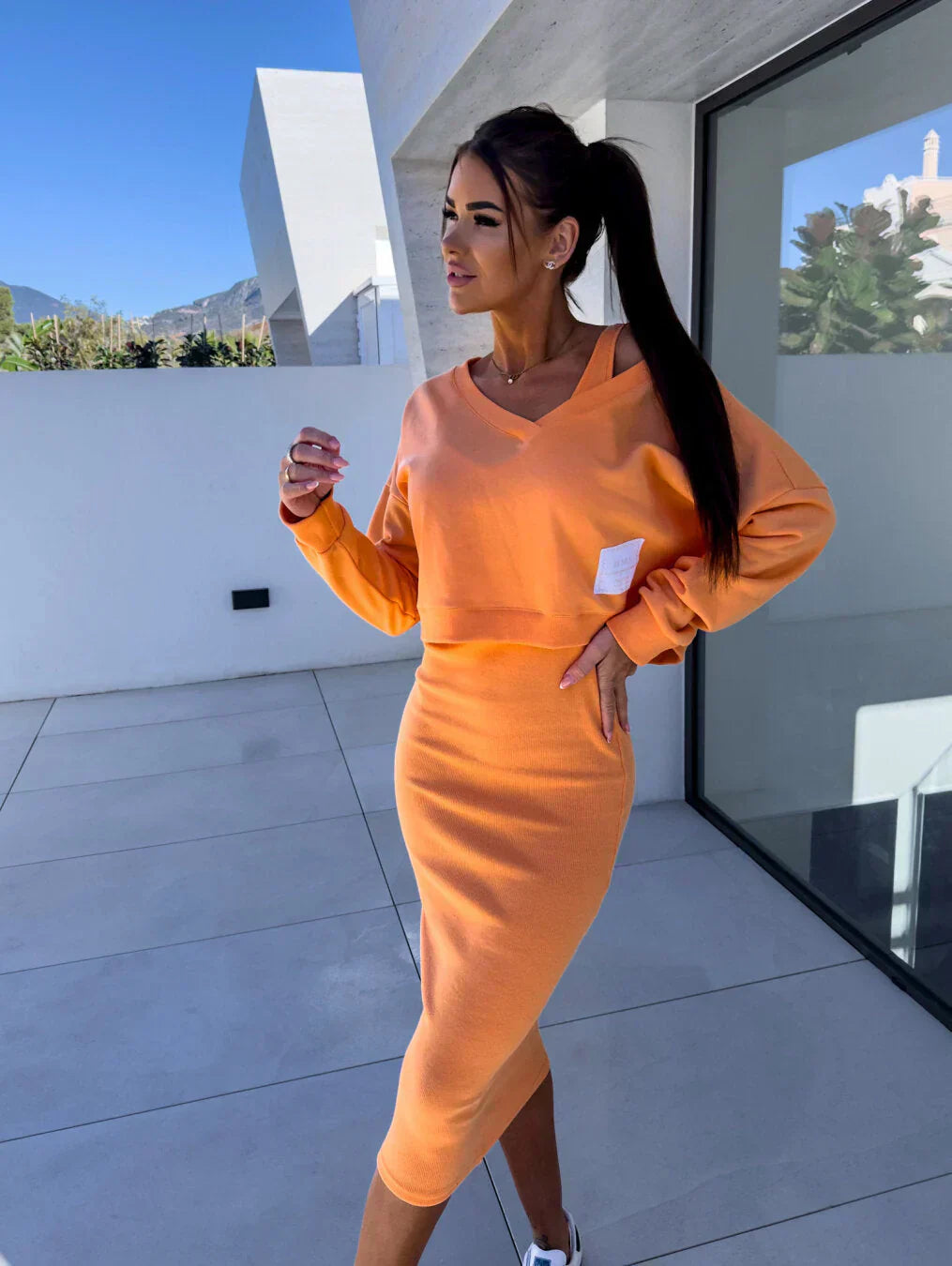 Jasmine | Mujer Conjunto de Camiseta con Escote en V y Falda Midi