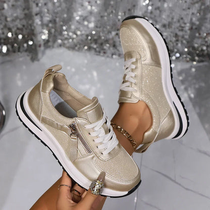 Riley | Mujer Zapatillas con Acabado Metálico y Cremallera Lateral