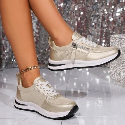 Riley | Mujer Zapatillas con Acabado Metálico y Cremallera Lateral