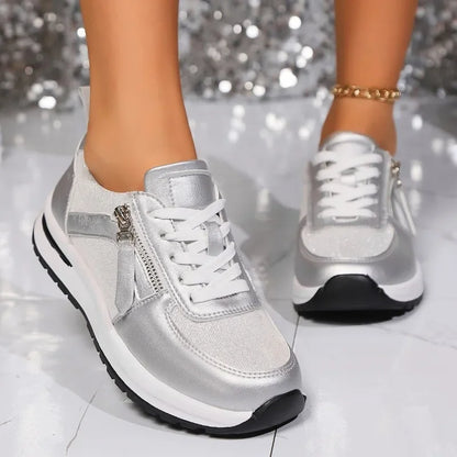 Riley | Mujer Zapatillas con Acabado Metálico y Cremallera Lateral