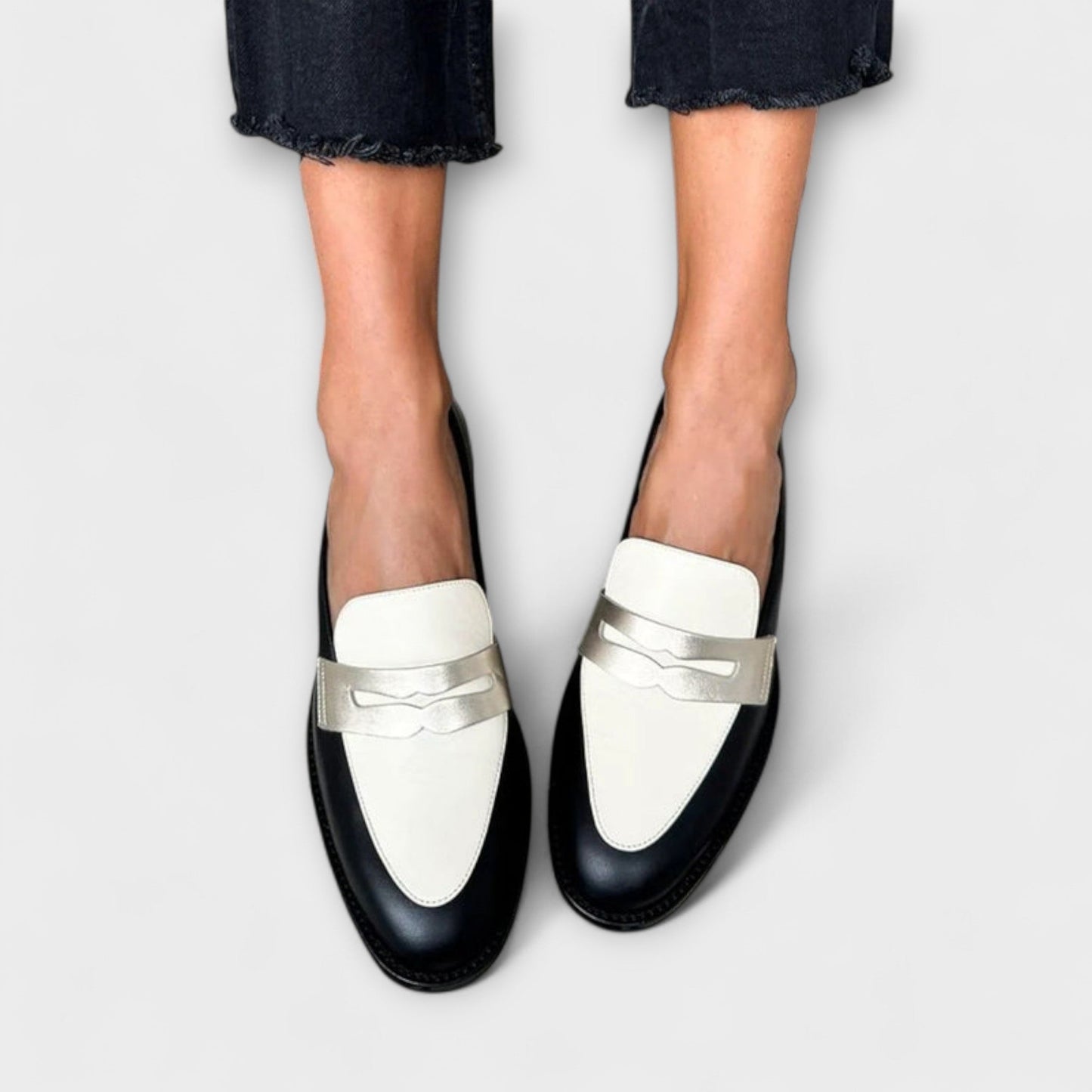 Xara | Mujer Mocasines Negros con Acabado Metálico